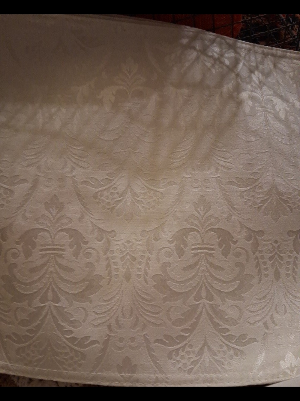 Elegant Damask Jacquard Placemats in Ivory ** 4 **